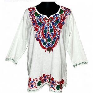 ROYAL MODA Embroidered White Tunic Top 3/4 Sleeve VNeck 38. Like New.